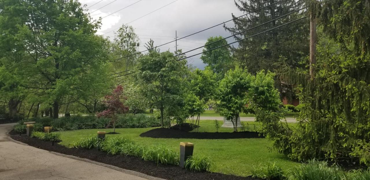 Spectacular In Middletown With Acres Of Privacy Louisville