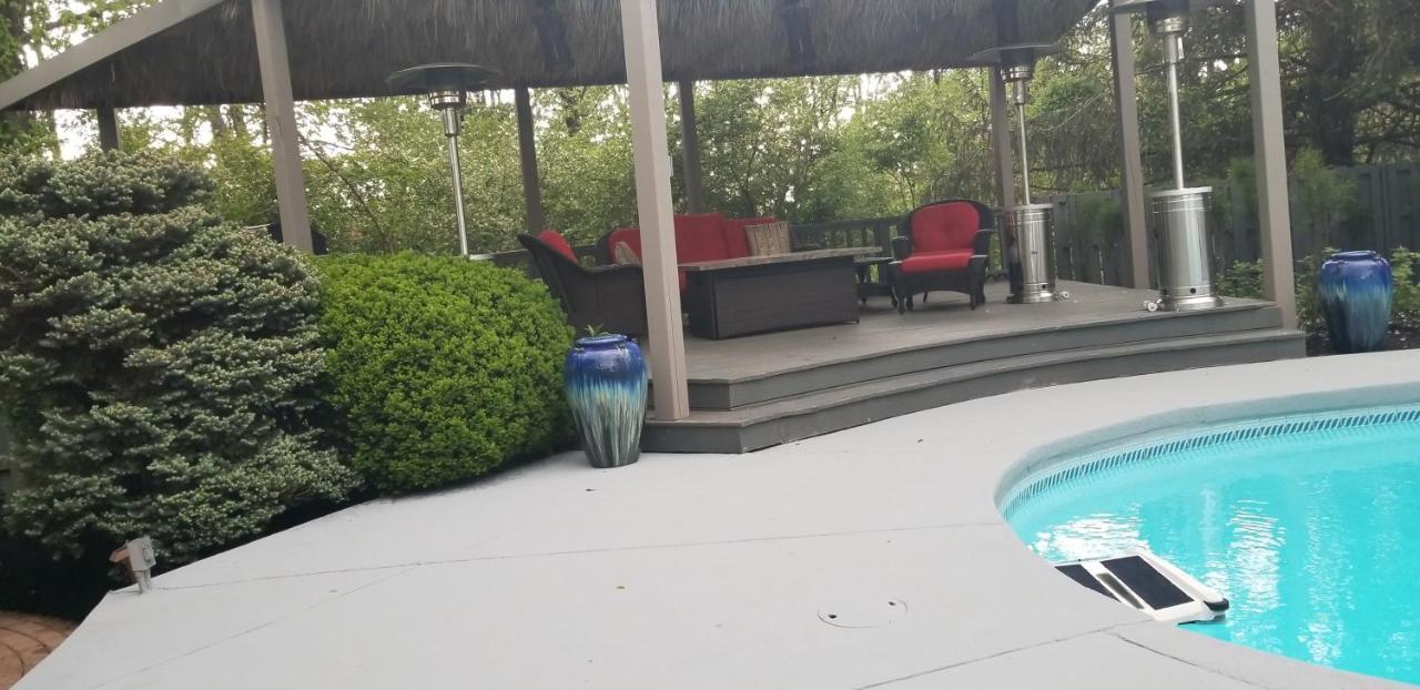 Holiday home Spectacular In Middletown With Acres Of Privacy Louisville
