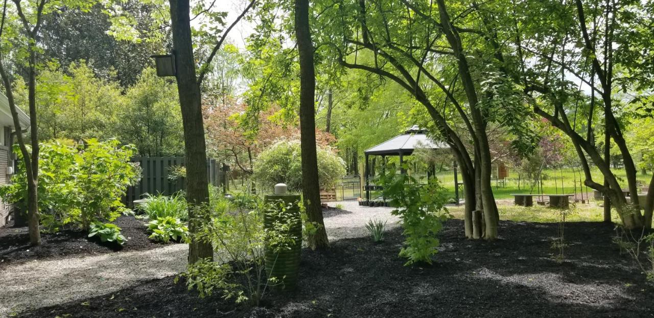 Spectacular In Middletown With Acres Of Privacy Holiday home *