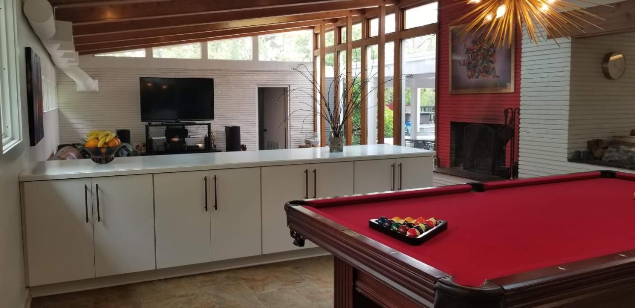Spectacular In Middletown With Acres Of Privacy Louisville