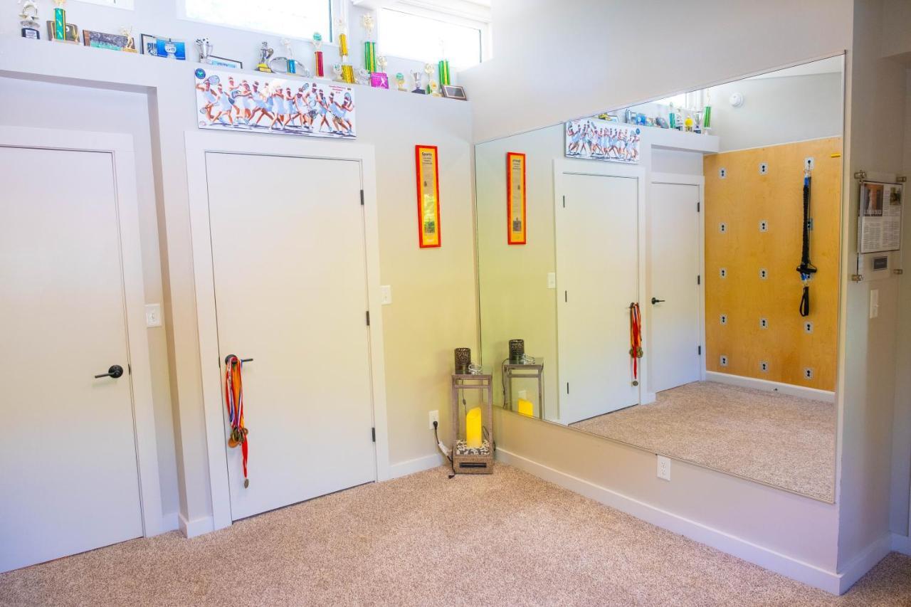 Spectacular In Middletown With Acres Of Privacy Louisville