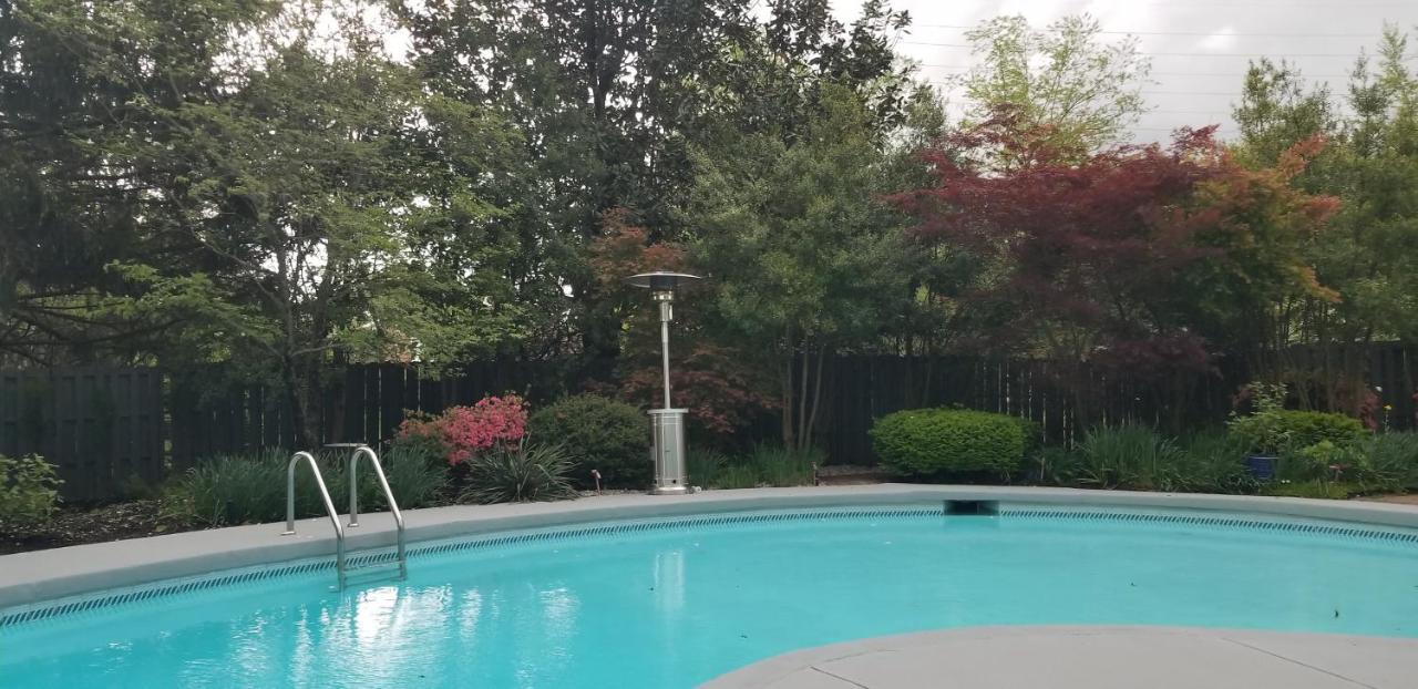 Spectacular In Middletown With Acres Of Privacy Holiday home Louisville