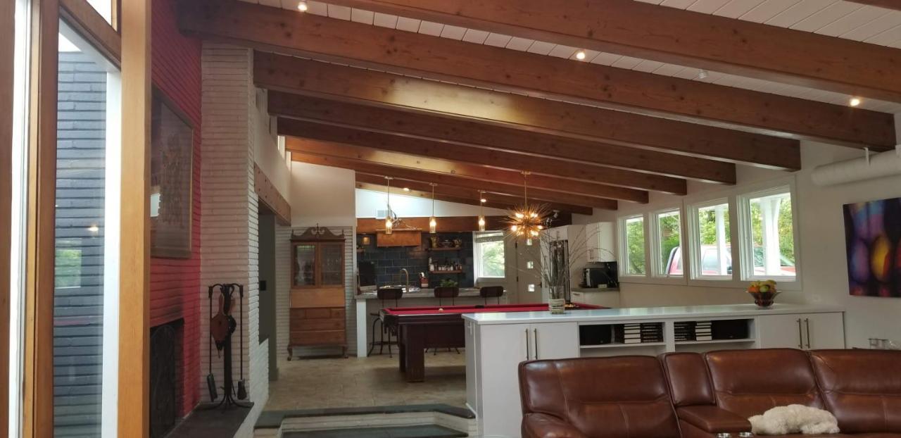 Spectacular In Middletown With Acres Of Privacy Louisville