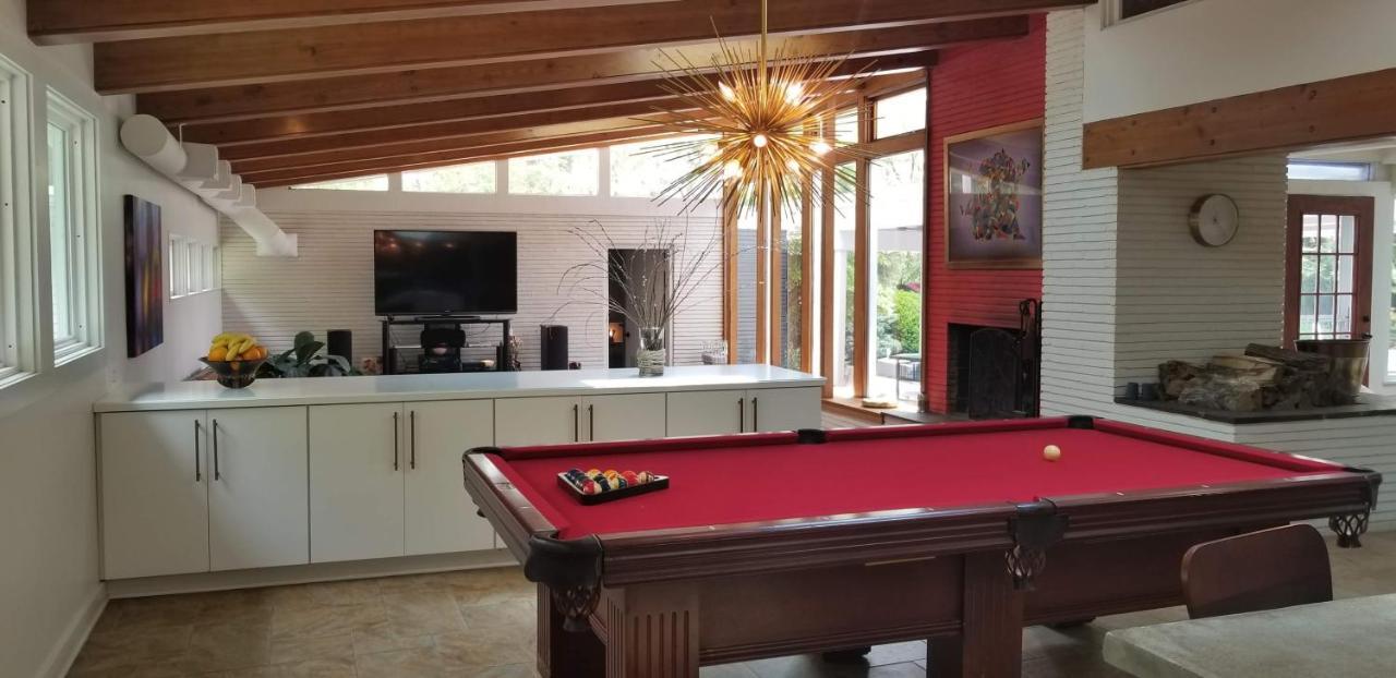 Spectacular In Middletown With Acres Of Privacy Holiday home Louisville