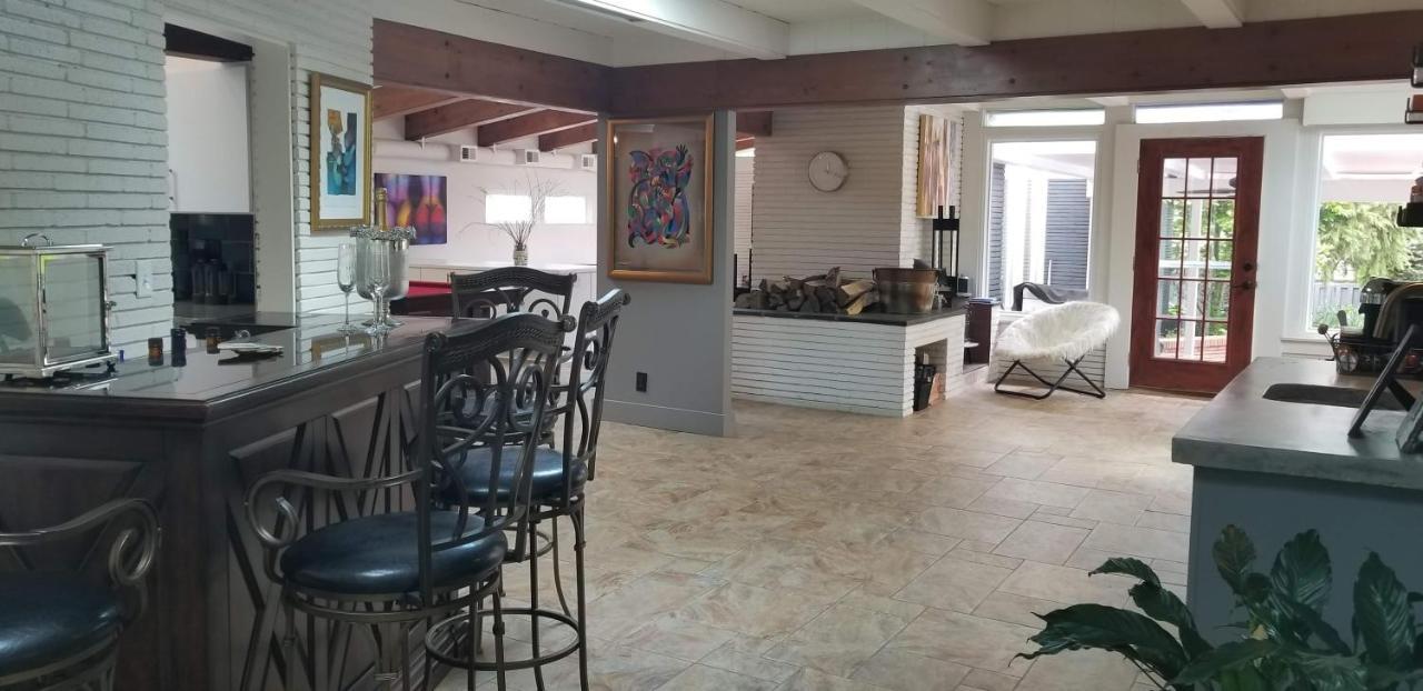 Holiday home Spectacular In Middletown With Acres Of Privacy