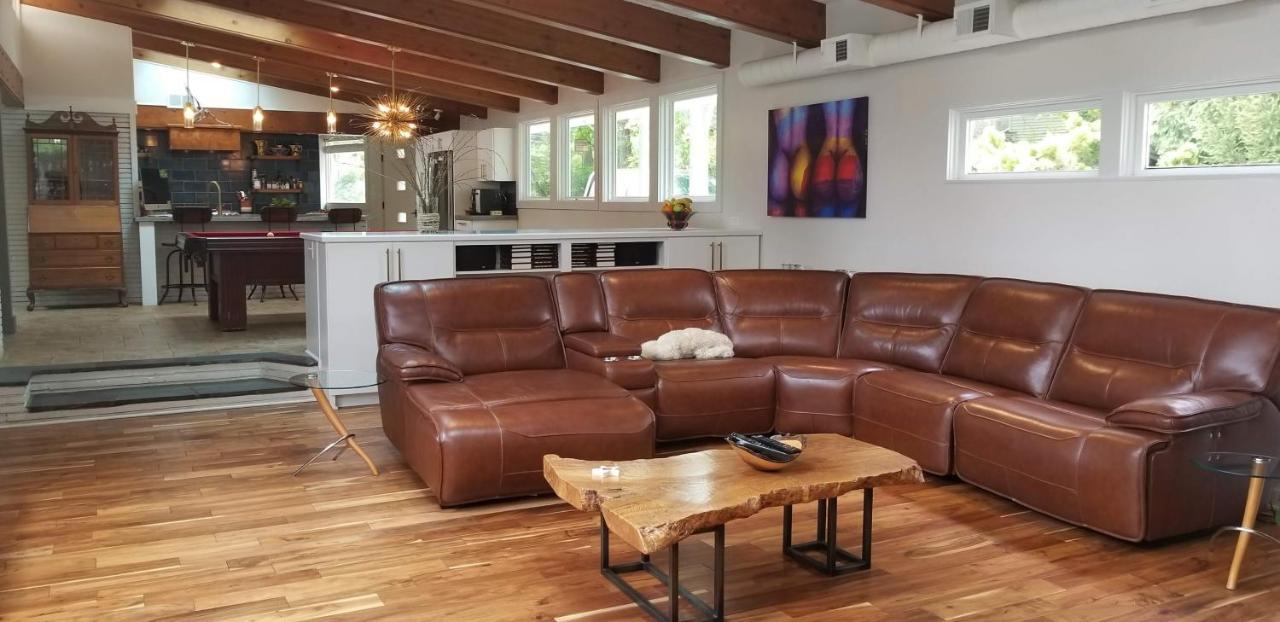 Spectacular In Middletown With Acres Of Privacy Louisville