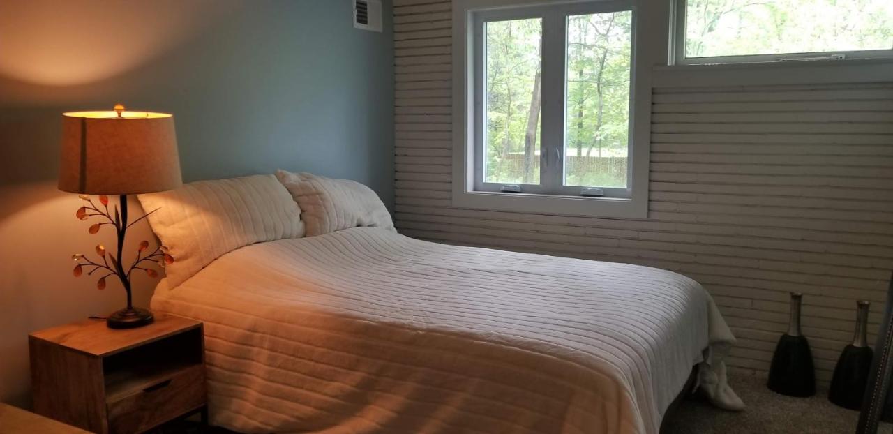 Spectacular In Middletown With Acres Of Privacy Holiday home