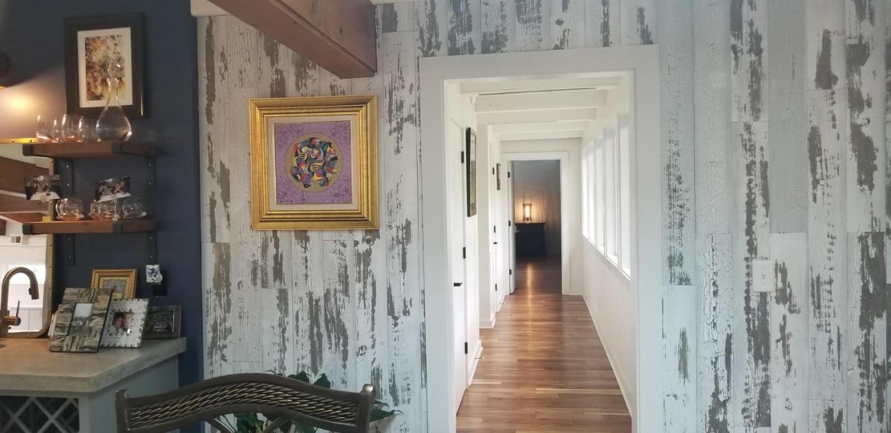Spectacular In Middletown With Acres Of Privacy *