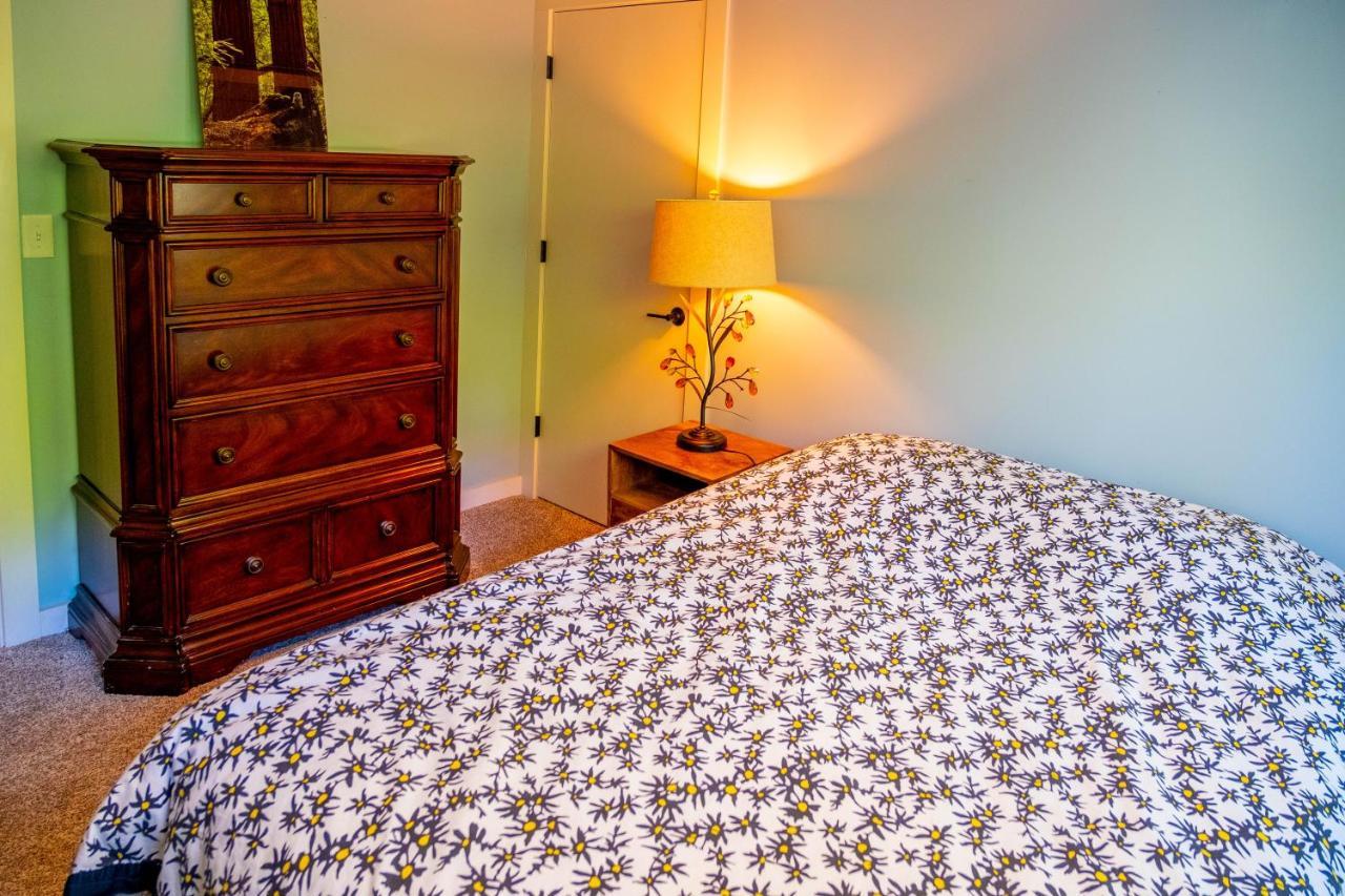 Spectacular In Middletown With Acres Of Privacy Holiday home Louisville