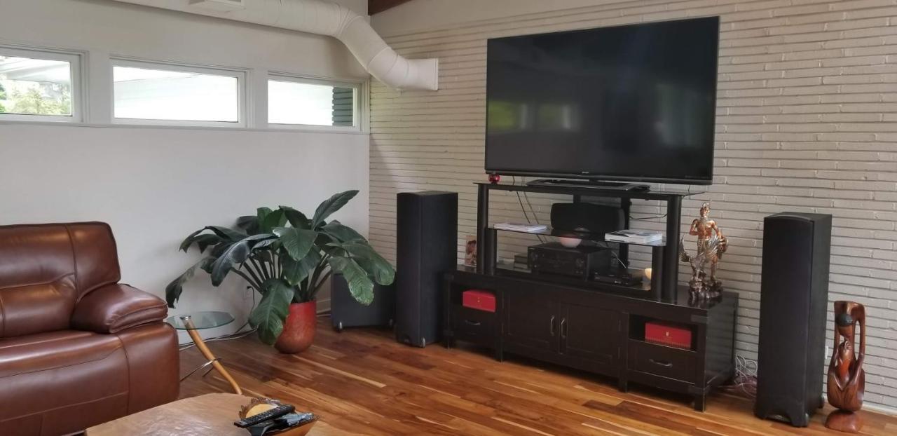 Spectacular In Middletown With Acres Of Privacy Holiday home