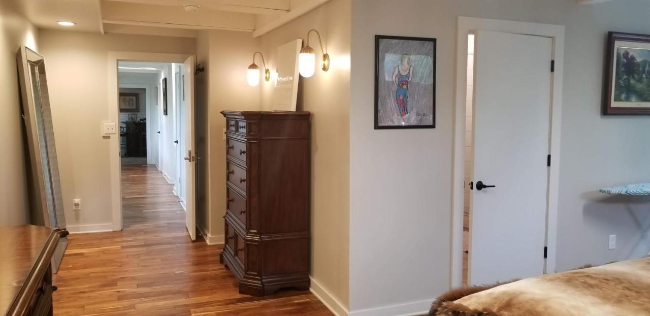 Spectacular In Middletown With Acres Of Privacy Holiday home *