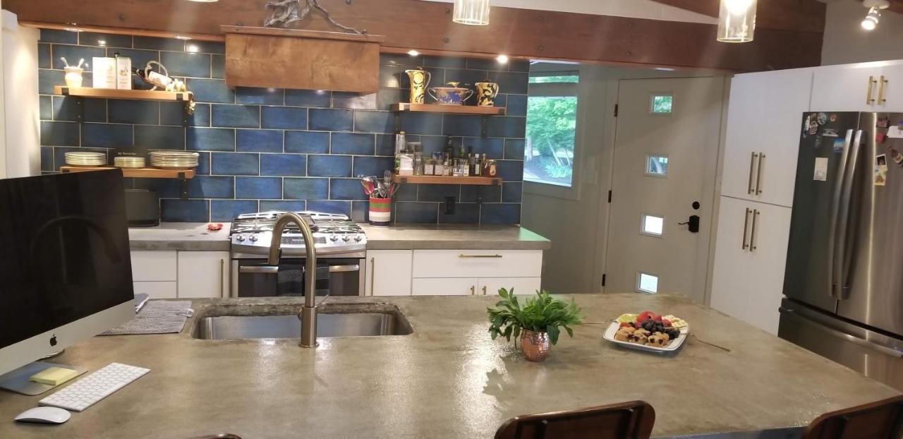 Holiday home Spectacular In Middletown With Acres Of Privacy