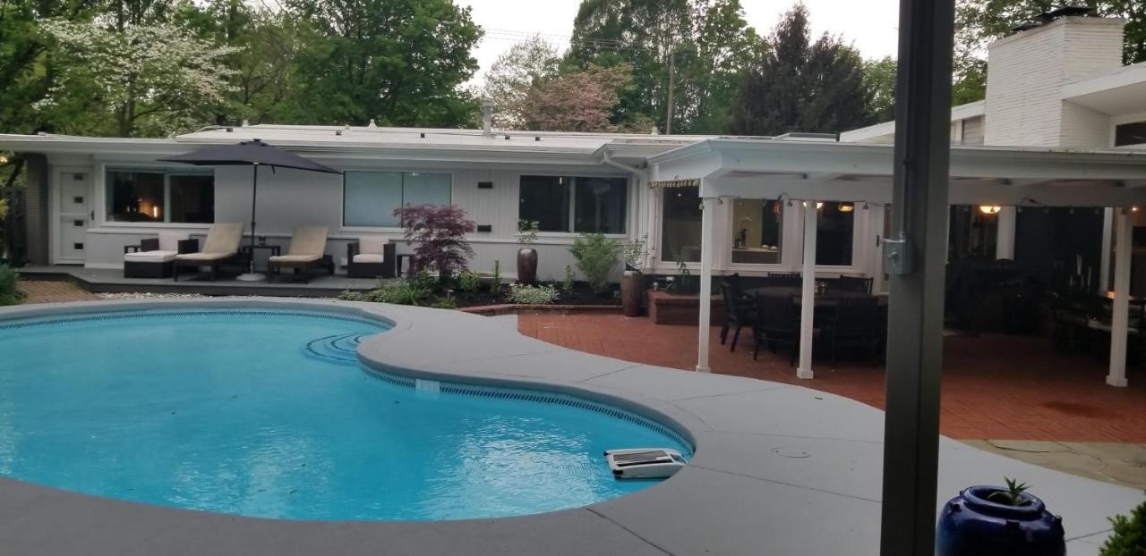 Spectacular In Middletown With Acres Of Privacy Holiday home *